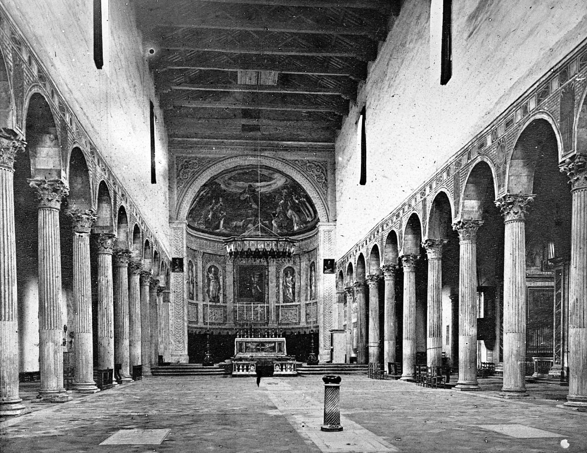 Interno storico della basilica di Santa Sabina a Roma, fotografia di William Henry Goodyear anteriore al 1923