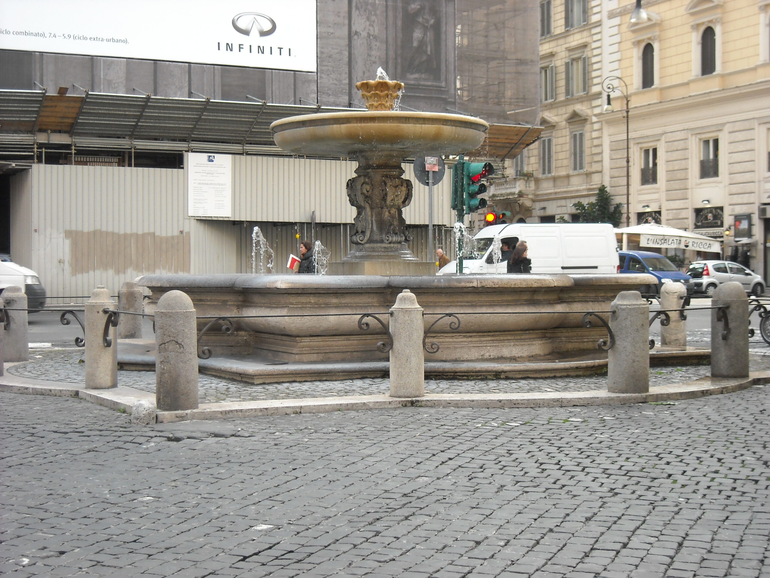 Fontana di Carlo Maderno oggi in piazza Sant'Andrea della Valle